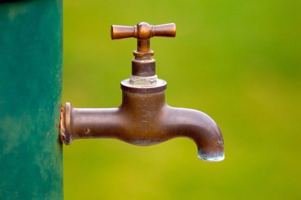 Armatur an einem Waschbecken